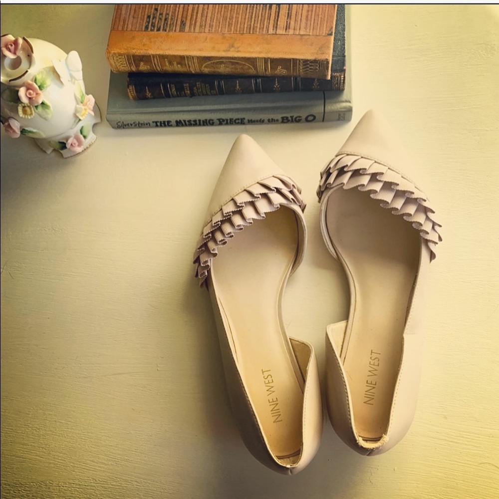 ✨Unique Nine West Flats✨